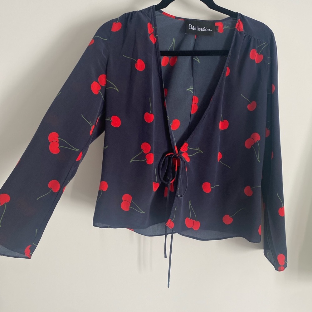 Realisation Par cherry print top